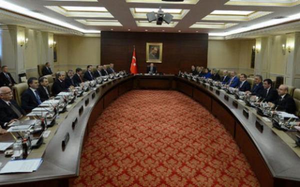 Yeni futbol sezonu iin geri saym srerken rekabet Bakanlar Kurulu'na da yansd.