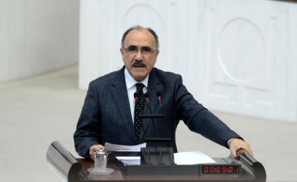 6 bakan memleket takmna, Bakan Atalay A Milli Futbol Takm'na destek veriyor.