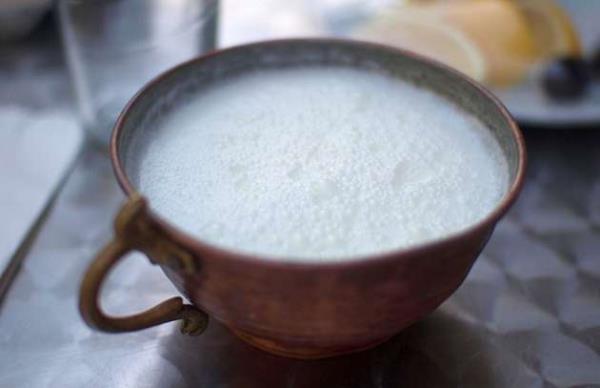 YAYIK AYRANI  <br>  Yayk ayran ieriindeki protein en doyurucu proteindir. Appetite Dergisi&#8217;nde yaplan bir aratrmaya gre yayk ayran ien insanlarn karbonhidratl iecek tketenlere oranla %18 daha az yedii saptanmtr.