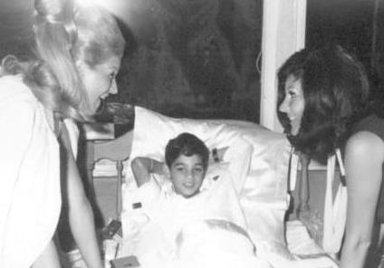 Neriman Kksal ve Ayhan Ik n ei Gzin Ik, Alk'n snnet dnnde.