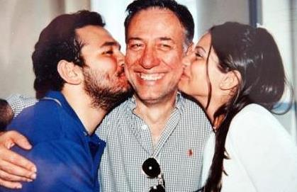 Kemal Sunal, kz Ezo ve olu Ali ile.