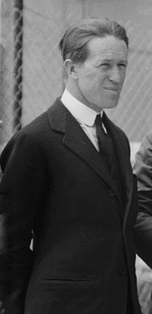 Yarbay Thomas Edward Lawrence (15 Austos 1888, Tremadoc, Caernarvonshire, Galler - 19 Mays 1935, Clouds Hill, Dorset, ngiltere) Britanyal arkeolog, askeri stratejist, casus ve yazar.