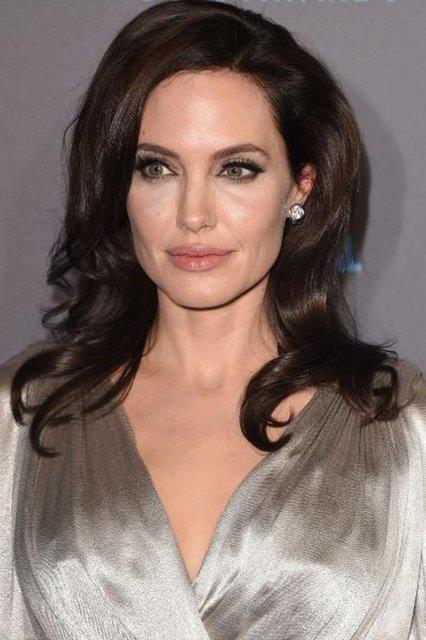 7. Angelina Jolie-Pitt<br>  15 milyon dolar