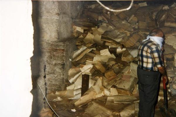 "Biz burada 72 depoda bu evraklar muhafaza ediyoruz. 100'n zerinde depo var ama 72 depo tamamen evrakla dolu vaziyette. Burada arivcilik sistemine gre son derece modern bir teknoloji uygulanyor.