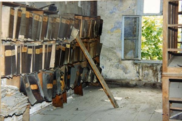 "Devlet merkezi Ankara'ya gidince Osmanl'dan kalan brokratik evrak yer deitirmemi. Alfabe de deiince bunlar okuyanlar azalm ve bunlar eitli medrese binalarna koymular ancak buralar kullanlmad...