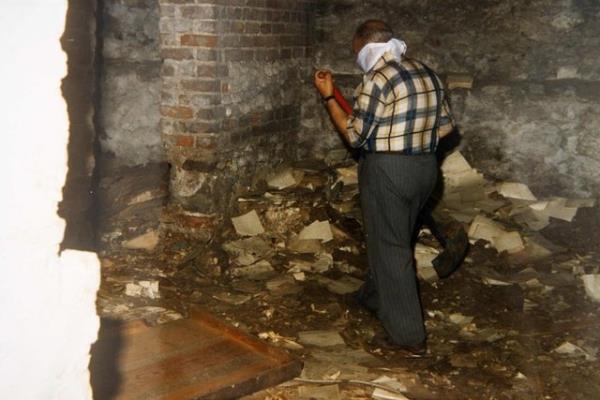 korunuyor. En ufak bir sknt da merkezi otomasyon sistemimizde grlyor ve olaya annda mdahale ediliyor. Osmanl evrak tarihinin hibir dneminde olmad kadar st dzey koruma sistemine bu mekanlarda kavumu durumdadr."