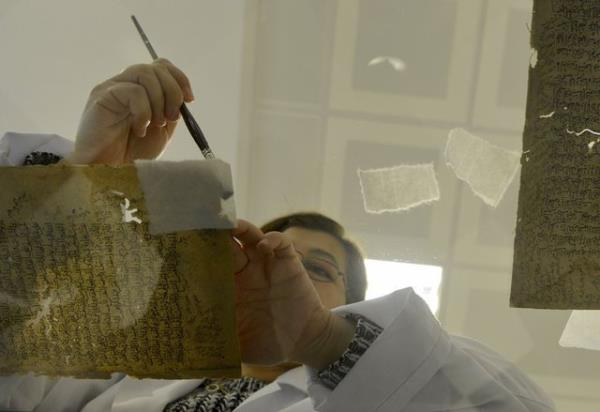 Bu iddialara ilikin Osmanl Arivi'nin tm depolarnn ve dier blmlerinin kaplarn AA'ya aan nal, evraklarn salkl bir ekilde korunmas konusuna ilk kez 1980'lerde el atldn anlatt.