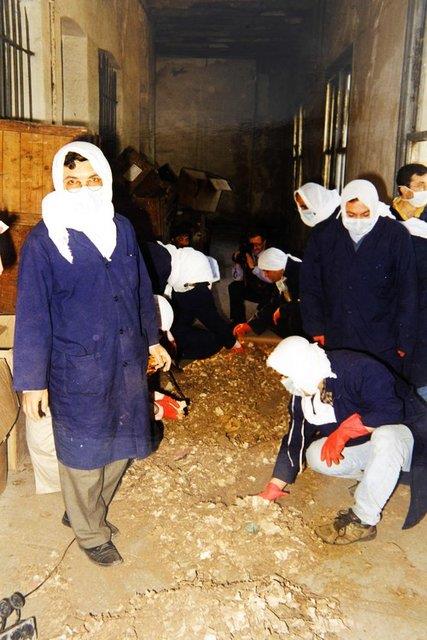 lk defa size izin veriyoruz btn mekanlarmz geziniz. Depolar geziniz. Dnyann hibir yerinde arivleri bu kadar ak, effaf grme ans yoktur. Tek tek hepsini grn, en ufak bir sknt, nem var m bunlar kendi gzlerinizle grn istedik.