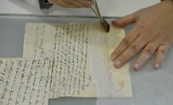 Devlet Arivleri Genel Mdr Do Dr. Uur nal, yapt aklamada, merhum Cumhurbakan Turgut zal'n talimatlaryla salkl ortamlarda korunmaya balanan Osmanl evrak ve belgelerinin...