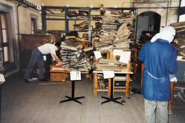 Osmanl dneminin hafzasn barndran arivde, 95 milyon belge ve 400 bine yakn defter bulunduunu anlatan nal, alanlarn youn ekilde belgelerin tasnifini yaptn, ayn zamanda evraklar dijitalletirmeye de uratn bildirdi.