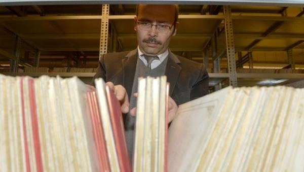 Uur nal, Osmanl Arivi'ndeki en eski belgenin 1434 tarihli Arnavutluk tahrir defteri olduunu ancak Kanuni dnemiyle muazzam bir evraka ulaldn, bu belgelerin arivde yer aldn syledi.