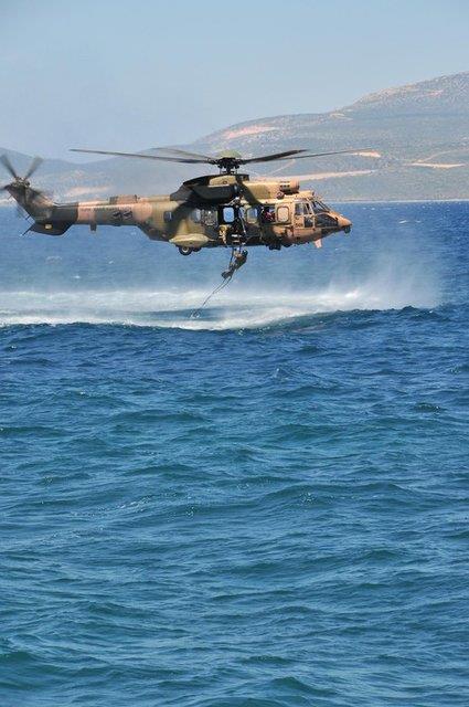 'Su st Komando Harekat' kapsamnda, techizatl olarak, kuleden atlama, askeri kurbaalama yzme, su alt yzme, dal, su altndan tpl intikal, denizden intikal, bot devirme, sal yapma, helikopterden atlama...