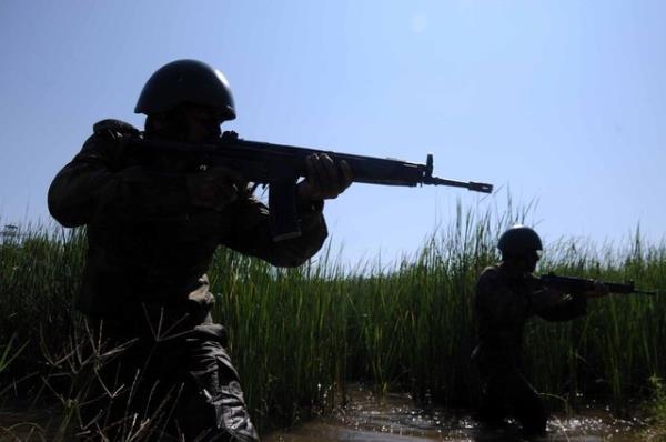 Trkiye'nin yan sra 16 lkeden gnlllk esasna gre komando olmak iin Eirdir'e gelen askerler g, cesaret ve kararllk gerektiren "Derin Kar ve iddetli Souklarda Muharebe Harekat", "Kara Komando Harekat" ve "Hava ndirme Harekat"na katld.