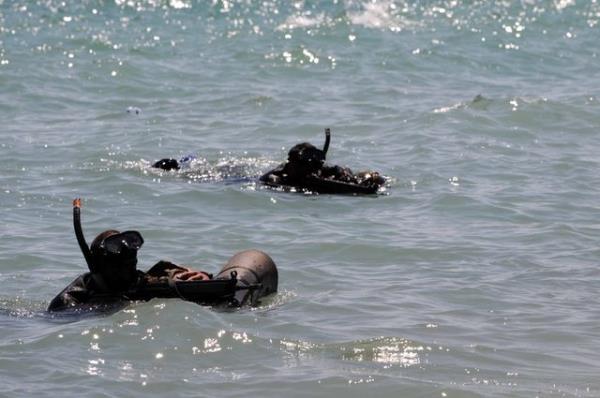 Kursiyerler, 4 blmden oluan zorlu eitimlere Davraz Da'nda gerekletirilen "Derin Kar ve iddetli Souklarda Komando Harekat" ile balad.