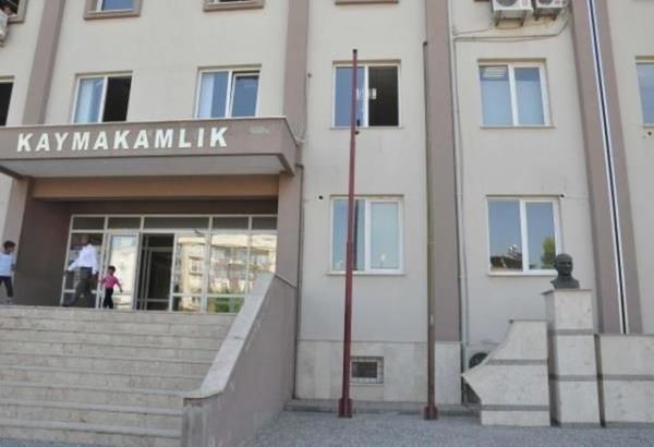 <p>Memur ve derecesi:Kaymakam 7/1</p>  <p>    2016 Ocak maa (TL):2.860</p>