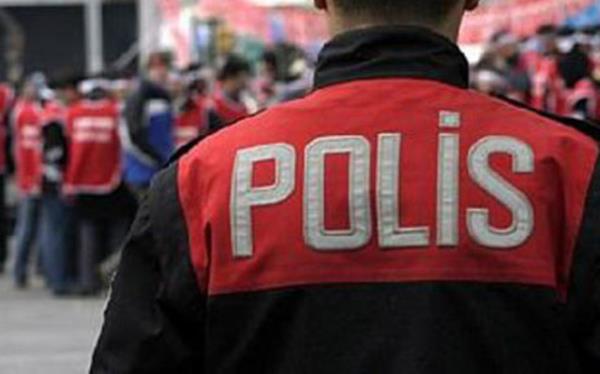 <p>Memur ve derecesi:Polis Memuru 8/1</p>  <p>    2016 Temmuz maa (TL):3.522  </p>