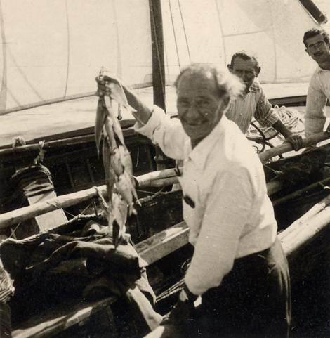 Halikarnas Balks olarak bilinen Cevat akir Kabaaal, balk deildir; Robert Kolej ve Oxford mezunu bir yazardr.