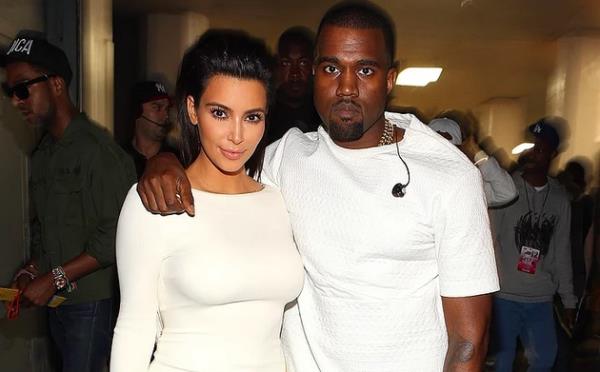 Kim Kardashian & Kanye West`in sahip olduklar ev yaklak 900 metre kare 5 yatak odas, 7 banyosu ve evin kendi ierisinde bir asansr var.