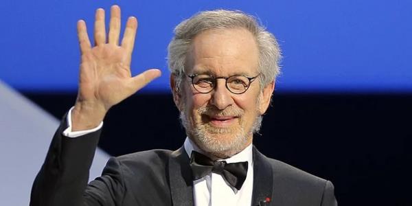 nl ynetmen Steven Spielberg`un evi de Pasifik Palisades`de yer almakta.