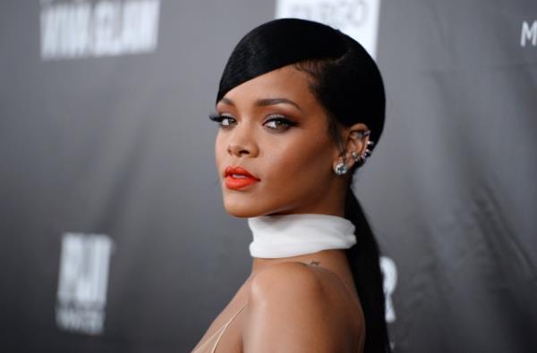 Rihanna`nn Hollwood`da bulanan evinin ise 7 yatak odas ve 9 banyosunun yan sra oyun ve sinema odas da var.