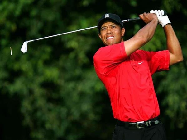 Tiger Woods, Florida`da arka bahesinde 4 delikli bir golf sahasnn da bulunduu bir evde yayor.
