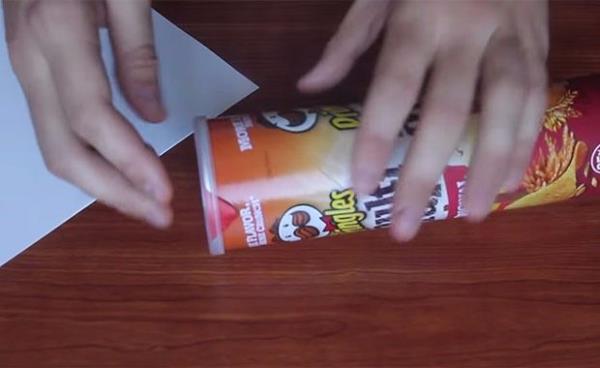 ok pratik bir kat katlama sanat ile cipsleri kutunun iinden muhteem bir iilikle skp alabilirsiniz.