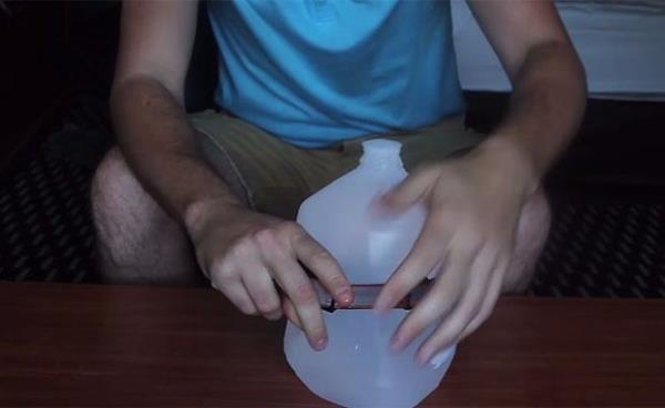 atnz deliin tam zerine yerletirin.