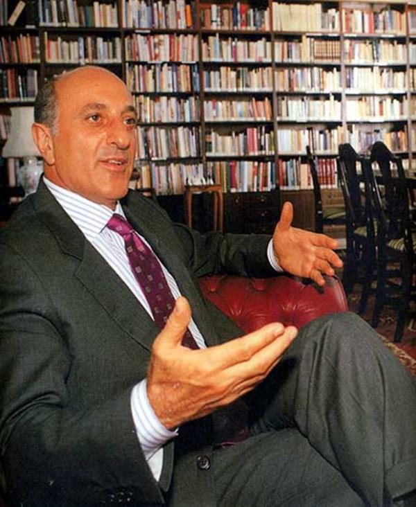 KESC DE LSTEDE<br>    Eski DTP mstear lhan Kesici de Davutolu'nun seim kabinesi iin bakanlk teklifi ald. Kesici 7 Haziran'da stanbul'dan milletvekili seilmiti.    <br>LHAN KESC - CHP