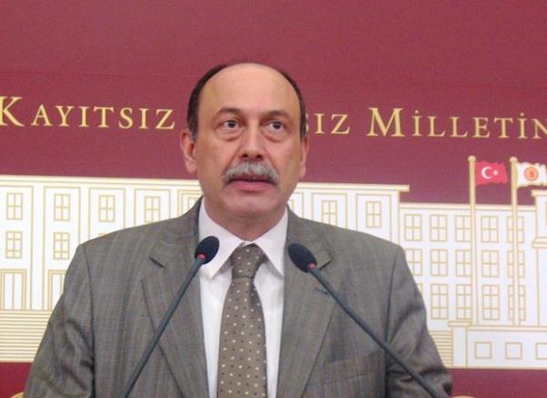 Bunun zerine erken seim karar alan Cumhurbakan Recep Tayyip Erdoan, geici hkmeti kurma grevini dn tekrar Ahmet Davutolu'na vermiti.  <br>  Levent Tzel - HDP