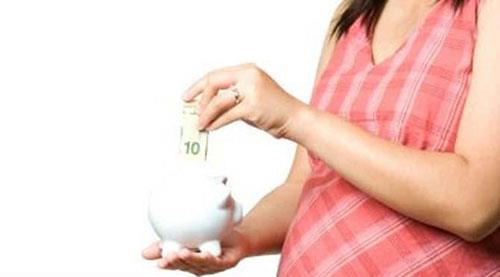 ok ince hesaplar yaparak, en iyi kazanc salayan yatrm sistemini baaryla uygular. Baan en eilimli olduu yatrm yntemi, bankada para biriktirerek, faiz almaktr. Genel olarak israfa kar olduu iin, tketimde de hesapl ve minimize eden bir tarz vardr. Parasn ok alarak kazanr, lks tketim mallarna, marka giyeceklere ya da isim yapm yerlere merakl deildir. Kiilii gibi sade bir yaam olan Baak, bakalarna hizmet etmeyi sevdii gibi, finansal anlamda yardm etmekten de saknmaz.