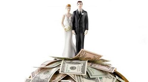 Amacna ulancaya kadar skntlara dayanmaktan korkmayan ve ekinmeyen Akrep, aslnda gzel eyleri sever. yi bir eve, lks bir arabaya sahip olmak, gzel giyinmek onun da hayati amalarn arasndadr. Arkasn grebilme kabiliyetinin yansmalar grlr. Ancak dedii parann ne olursa olsun karln almak ister. Ald bir eye ok para deyebilir ama, sadece ald eyin kalitesine inand iindir. Dolaysyla akll para harcayan Akrep, istikrarl bir mali portre izer. Terazi de balayan paylam srdrmektir.