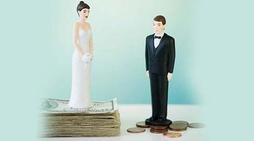 Emlak ve arazi de Boann uygun grd, yatrm yapmaktan ekinmedii aralardandr. Borsa, bnyesinde risk tad iin, uzak durmak istedii bir alandr. Bir Toprak burcu olarak, retime yatkn olduu iin, para kazanmak ve yaamn devam ettirme zellii gelikindir. Trkiye&#8217;nin ekonomisi baz boa burlar tekelindedir. Yatrmlar sadece paraya ynelik deildir. Sanat ve gzellikleri sembolize eden Vens n etkisi altnda, antikalar, deerli sanat eserleri de yatrm aralar arasndadr.