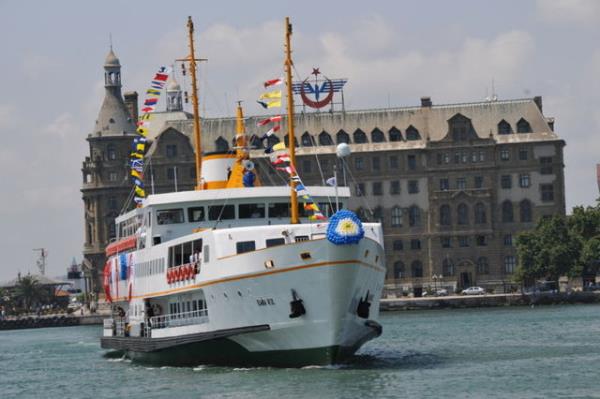 Haydarpaa Gar: Tarihi yapsyla fotorafa ok uygun bir ortam. Tecrbeli bir fotoraf tren garnda ok gzel pozlar yakalayabilir.