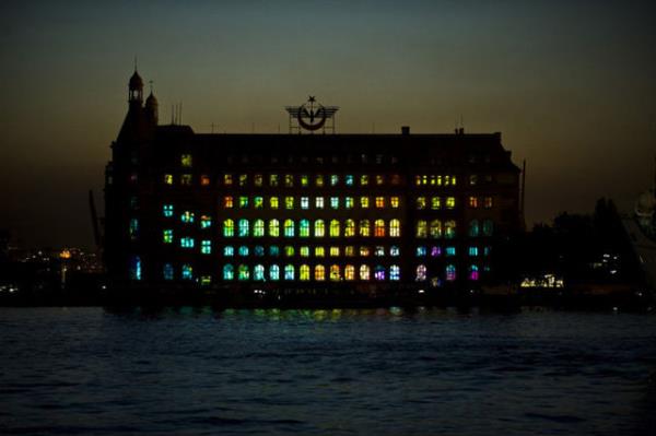 zellikle siyah-beyaz fotoraflar bu mekan ve dn sahipleri iin muhteem olmaktadr. Bu mekanda fotoraf ektirmek cretlidir. nceden rezervasyon yaplmas gerekiyor.