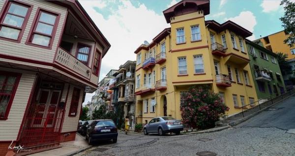 Bu bakml binalarn nnde ve merdivenlerin de ok doal ve gzel fotoraflar ektirebilirsiniz.