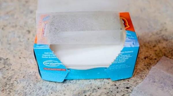 Ayakkab kokusuna engel olmak iin ayakkabnzn iine bir adet kurutma kad koyarsanz kokusunu alacaktr.