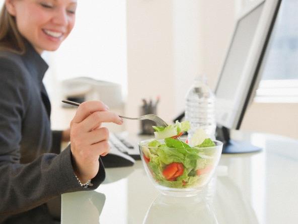 ADIM 7  <br>  Artk yatmak zere olduunuza ve aldnz kalorileri yakma ansnz olmadna gre, akam yemeklerinizi daha hafif planlamanz faydaldr. Yine protein, sebze, tahl grubunu kullanarak yanna ilave edeceiniz zengin bir salata bu ii grebilir.