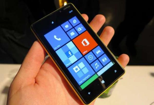 Nokia Lumia 820