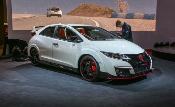 <p>HONDA CIVIC TYPE-R </p>  <p>Tamamen yenilenen TYPE-R yeni sezonda daha agresif olacak. </p>