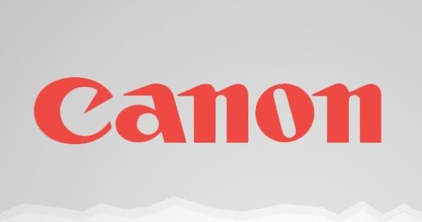 Adn irketin rettii ilk kamera olan 'The Kwanon'dan alyor. 1935&#8217;te dnyaca tannabilmesi iin ismi 'Canon' olarak deitirildi.