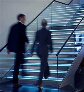 <p><b>sve</b></p>Erkek Resmi emeklilik ya: 65   <p>Emekli olunan ya: 65.7</p>Kadn Resmi Emeklilik ya: 64   <p>Emekli olunan ya: 64.1</p>