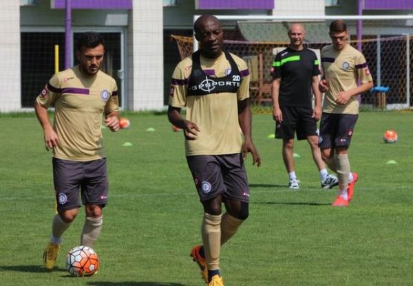 OSMANLISPOR (14): Artur, Bakary Soro, Tiago Pinto, Avdija Vrsajevic, Lukasz Szukala, Patric, Badou Ndiaye, Gabriel Torje, Umar Aminu, Takayuki Seto, Tonia Tisdell, Marek Sapara, Raul Rusescu, Pierre Webo