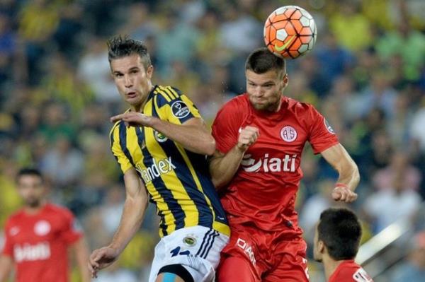 FENERBAHE (12): Fabiano Ribeiro, Bruno Alves, Simon Kjaer, Abdoulaye Ba, Michal Kadlec, Josef de Souza, Diego, Nani, Raul Meireles, Fernandao, Robin van Persie, Lazar Markovic