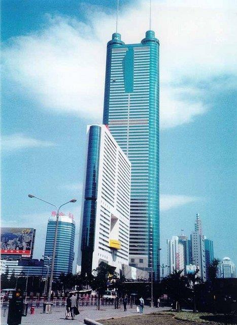 20-Shun Hing Square Uzunluu:384 m Yapm yl:1996