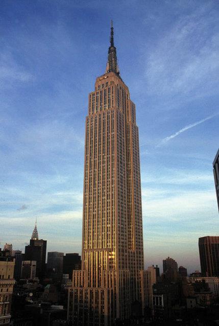 22-Empire State Building Uzunluu:381 m Yapm yl:1931