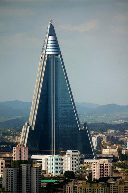 46-Ryugyong Hotel Uzunluu:330 m Yapm yl:2013