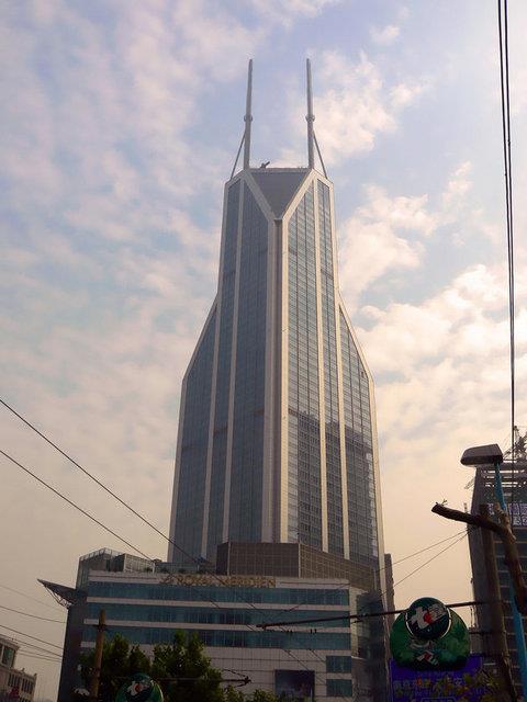 43-Shimao International Plaza Uzunluu:333 m Yapm yl:2006