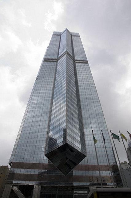 34-The Center Uzunluu:346 m Yapm yl:1998