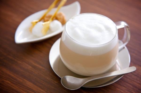 4. Arjantin`den Lagrima  <br>  Kahve severler buna kahve demeyecek eminim ama Arjantin`de kahvesi olduka az st bol bu kahve anlalan sadece keyif iin iiliyor. Bolca st ve st kp ierisine yalnzca bir ka tatl ka kahve konuluyor. Adeta stn iine kahveyi damlatyorlar.