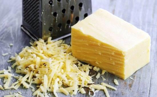 Peyniri kolay rendelemek iin, 15 dakika buzlukta bekletin